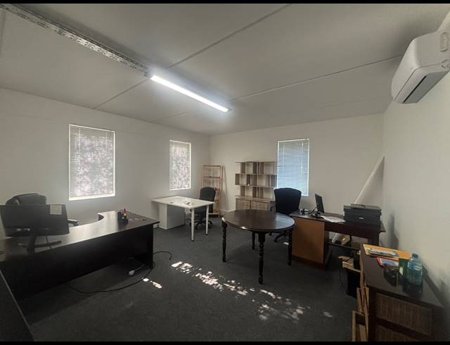 103M² OFFICE TO LET IN FIRGROVE